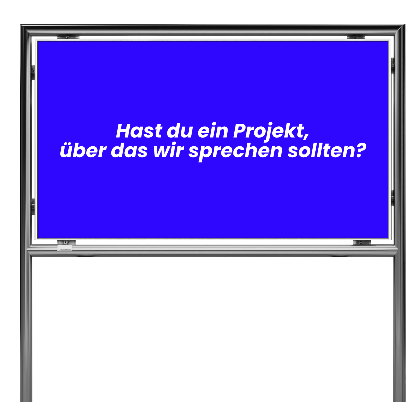 Plakat mit blauem Hintergrund und weissem Schriftzug "Hast du ein Projekt, über das wir sprechen sollten?"